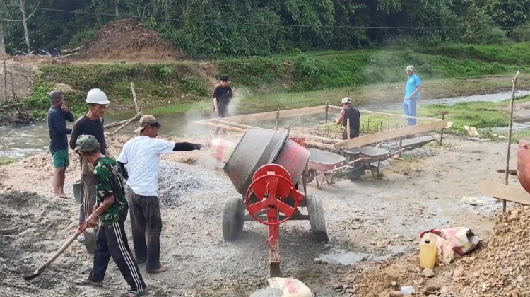 Pembangunan Jembatan Perintis Garuda Desa Amokuni Memasuki Tahapan Pengecoran