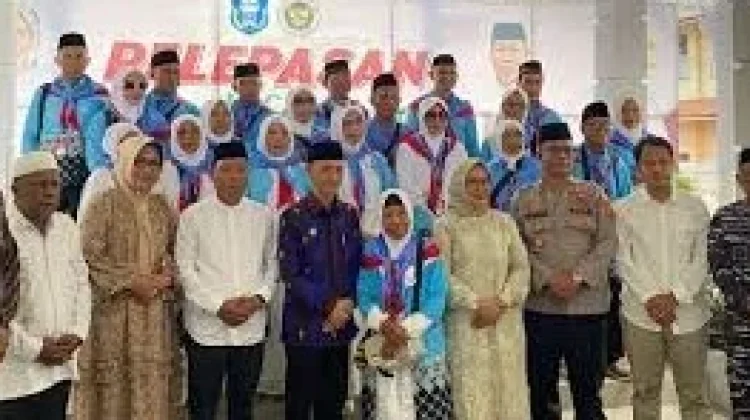 Bupati Lepas Jemaah Calon Haji Wakatobi menuju Jeddah