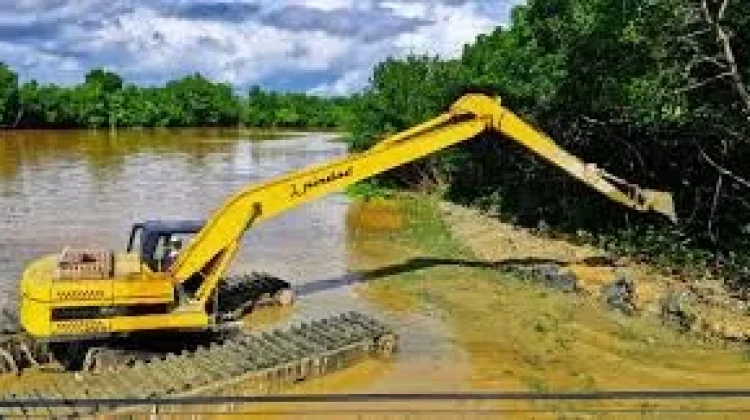 Cegah Banjir, PUPR Kendari Bersihkan Lumpur dan Sedimentasi di Sejumlah Wilayah