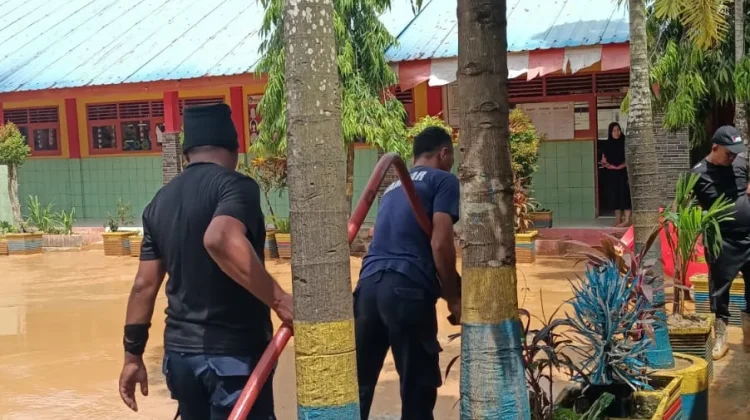 Damkar Kendari Reaksi Cepat, di SD 86 Kendari usai Laporan Masuk lewat Layanan 112