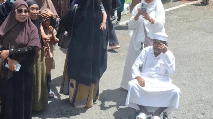 Keberkahan Mengantar Jemaah Haji, Andri Asrul Bahagia Antar Keluarga ke Tanah Suci