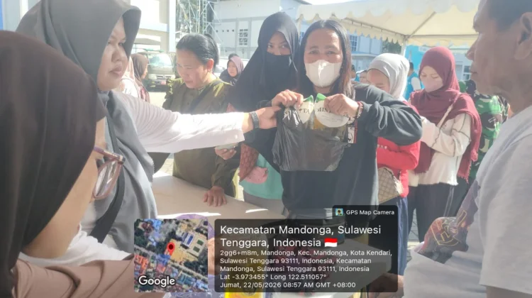 Warga Antre Minyak Goreng, GPM Masih Berlangsung hingga 24 Mei