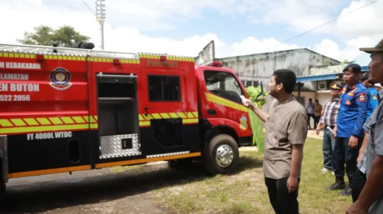 Resmikan Mobil Damkar Baru, Bupati Buton Minta Armada Dirawat dan Aktif Digunakan