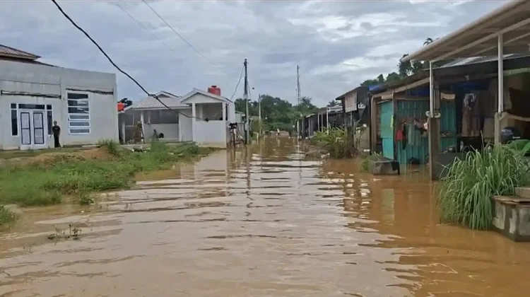 Tanggul Jebol, Perumahan Puri Taman di Kendari, Terdampak Banjir