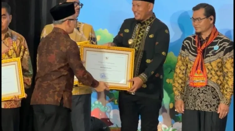 Pemkot Kendari Terima Penghargaan Revitalisasi Bahasa 2026