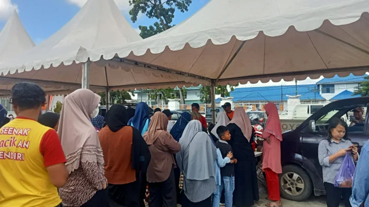 Pasar Murah Hari Terakhir di Pelataran Wali Kota Kendari Diserbu jelang Idul Adha