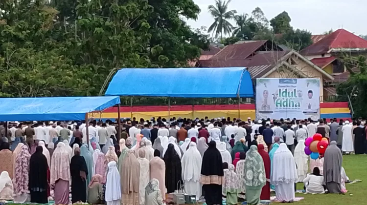 Ratusan Warga Sholat Idul Adha 1447 H Bersama Wali Kota dan Wakil Wali Kota Kendari