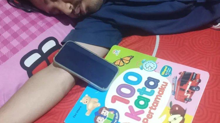 Stop Scroll sebelum Tidur! Psikolog Bilang Ini Efeknya ke Badan
