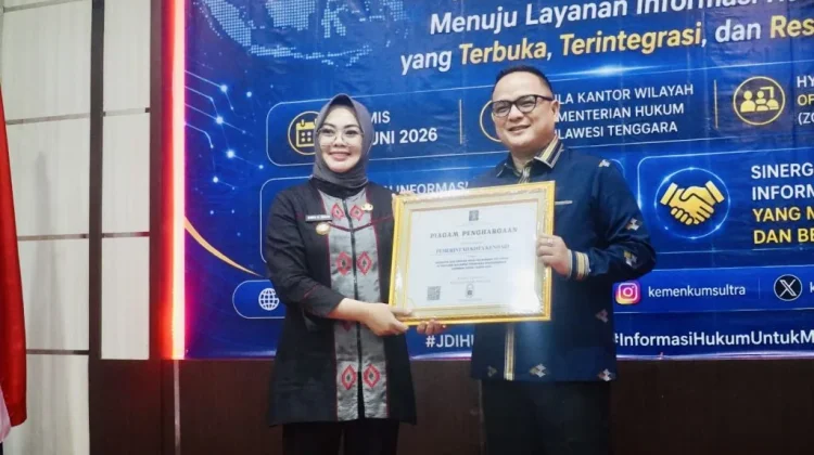 Kanwil Kemenkum Sultra Beri Dua Penghargaan Bagi Pemkot Kendari