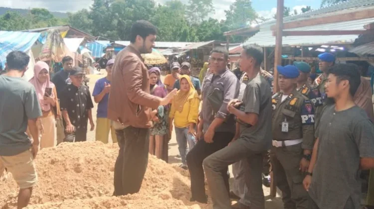 Bupati Buton Serap Aspirasi Pedagang Pasar Kaloko
