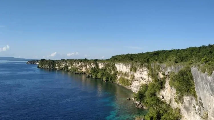 Tebing Labulengke, Pesona Alam Eksotis di Pulau Kadatua