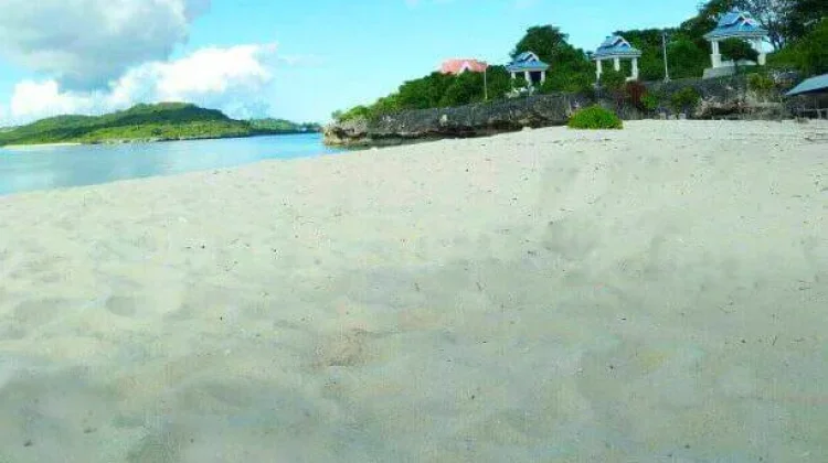 Pantai Tanjung Mutiara, Pesona Tersembunyi di Pulau Talaga Buton