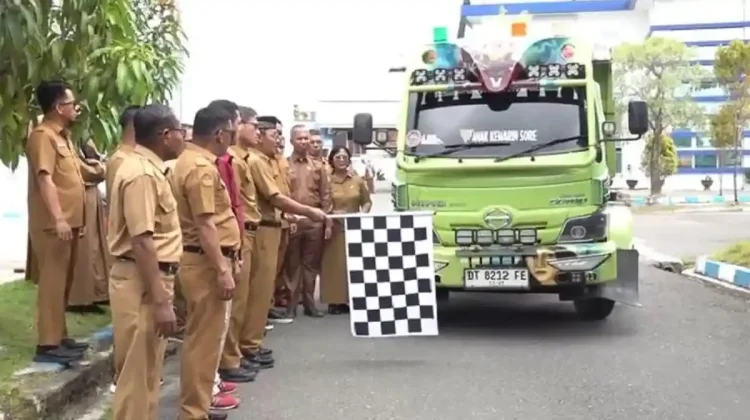 11 Ribu Pasang Seragam Putih Abu-Abu Gratis Bagi Siswa SMA, SMK, dan SLB