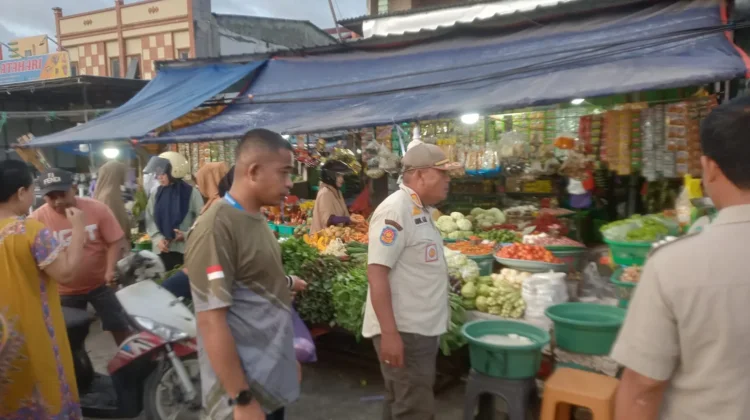 Satpol PP Kendari Tertibkan Pedagang di Trotoar Pasar Andonohu