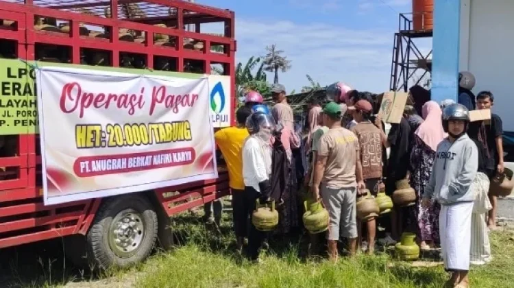 Pertamina Sulawesi dan Pemda Kolaka Gelar Pasar Murah LPG 3 Kg