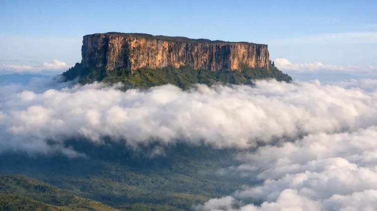 Gunung Roraima, Dunia yang Hilang di Atas Awan