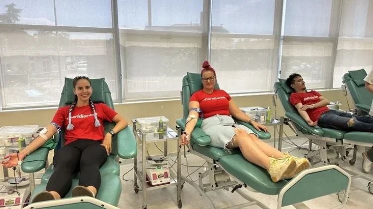Manfaat Donor Darah bagi Kesehatan dan Kemanusiaan