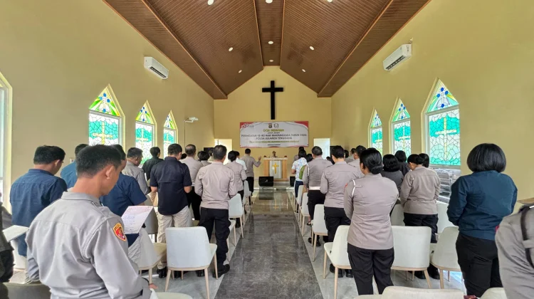 Polda Sultra Peringati Hari Bhayangkara dengan Doa Bersama di Gereja