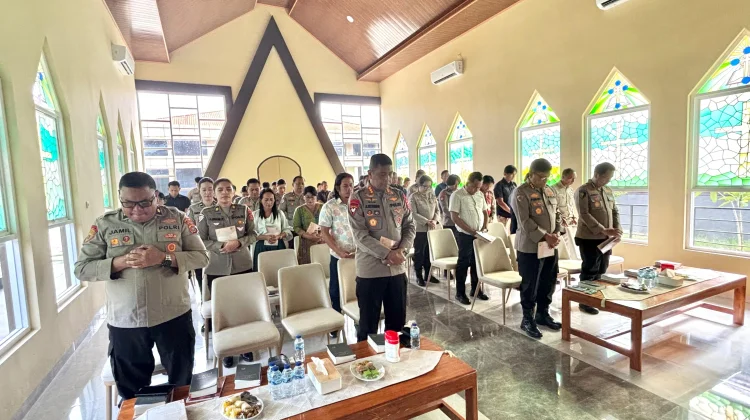Polda Sultra Peringati Hari Bhayangkara dengan Doa Bersama di Gereja