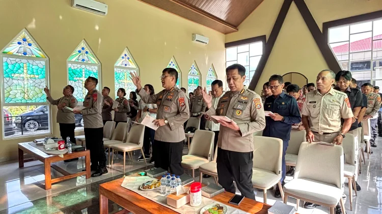 Polda Sultra Peringati Hari Bhayangkara dengan Doa Bersama di Gereja