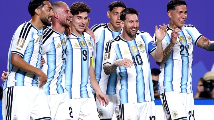 Hattrick Messi Bawa Argentina Tekuk Aljazair 3-0