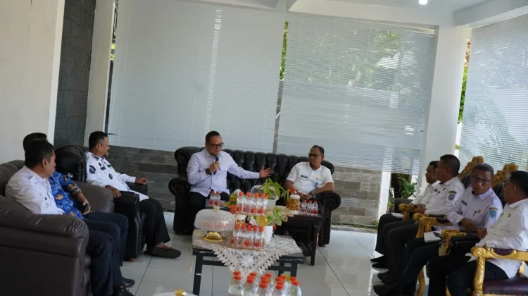 Kanwil Kemenkum Sultra dan Pemkab Buton tengah Matangkan Raperda KI