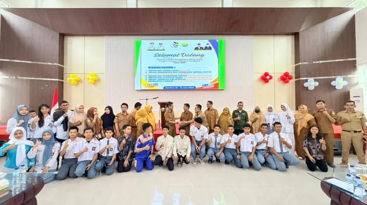 Kadis Dikbud Sultra Buka LKS Tingkat Provinsi, SMKN 6 Kendari Borong 3 Emas