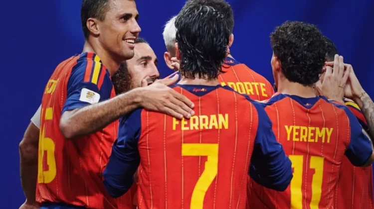 Spanyol Vs Arab Saudi : La Furia Roja Hantam Arab Saudi 4-0