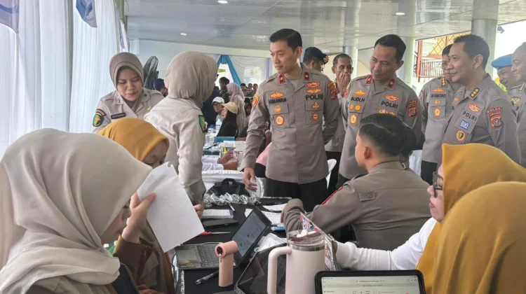 Operasi Katarak hingga Sunatan Massal, Bakti Sosial Polda Sultra Diserbu Warga