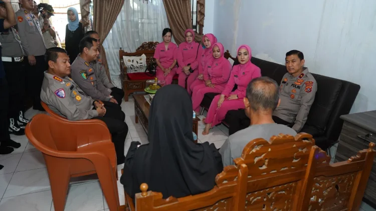 Sambut Hari Bhayangkara ke-80, Jajaran Polda Sultra Gelar Anjangsana Sosial