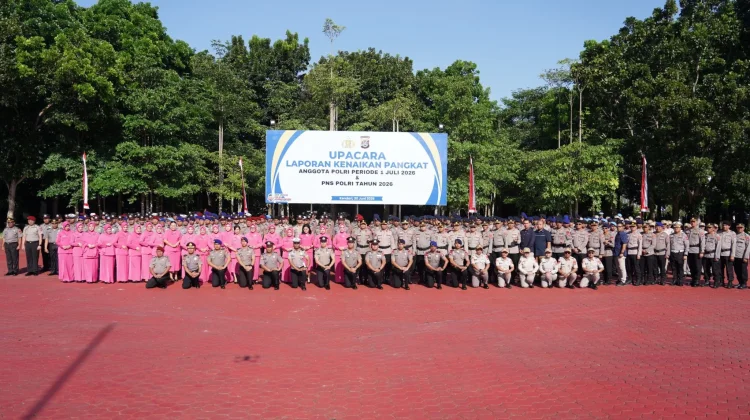 Hari Bhayangkara Ke-80, 827 Personel Polda Sultra Terima Kenaikan Pangkat