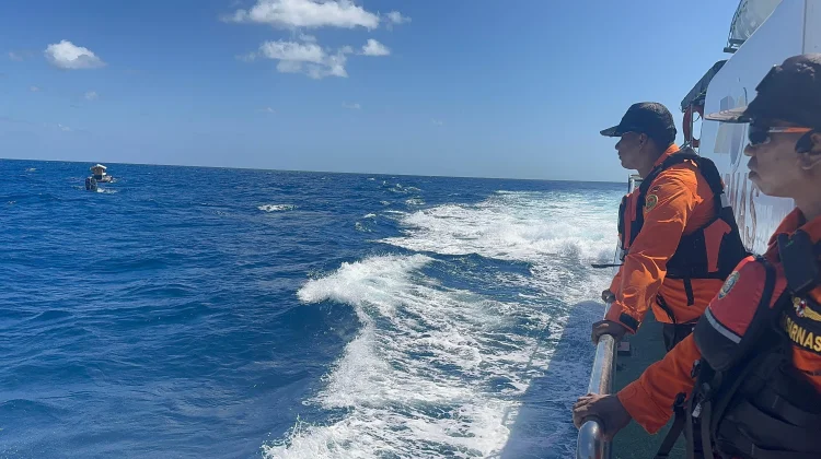 Tiga Penumpang Kapal Tenggelam di Perairan Buton Masih Dicari