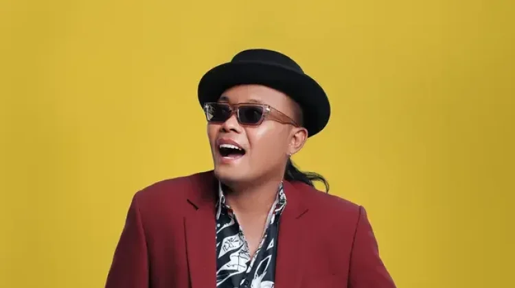 Sule Kembali Rilis Lagu Baru "Cewek Komalan" Sindiran Lucu soal Euforia Saweran