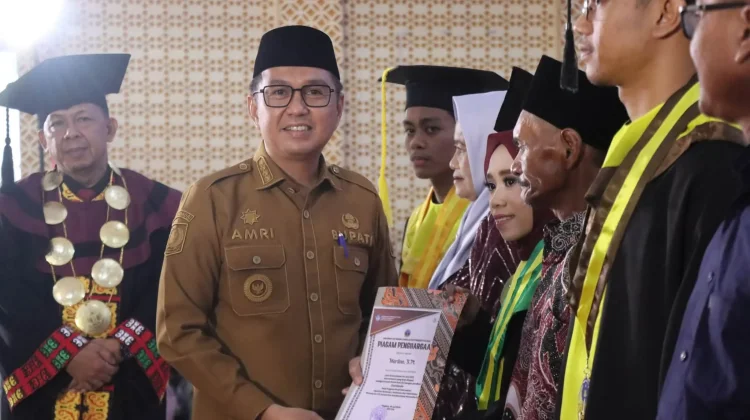Bupati Hadiri Wisuda Angkatan XX USN Kolaka