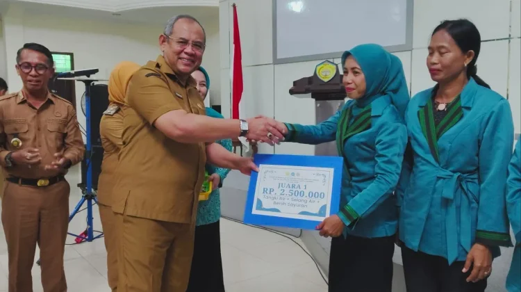 Wali Kota Baubau Serahkan Hadiah Lomba KEDAI 2026