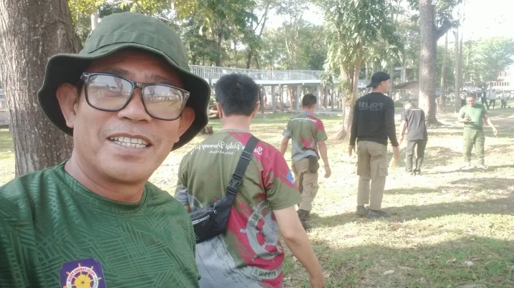 ASN PNS dan PPPK Satpol PP Kendari Turun Kerja Bakti Tata Taman Kota