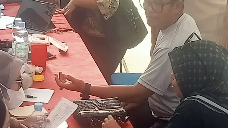 Pejabat Satpol PP Kota Kendari Ikut Donor Darah, Wujud Kepedulian bagi Sesama
