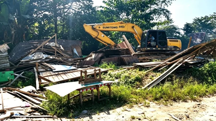 Pembongkaran Bangunan Liar Konawe Dukung Pembangunan Alun-Alun Unaaha