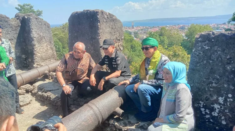 Menteri Kebudayaan Kagumi Benteng Keraton Buton di Baubau
