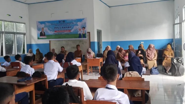 SMPN 3 Kaledupa Gelar MPLS Ramah, Kepsek Ajak Siswa Semangat