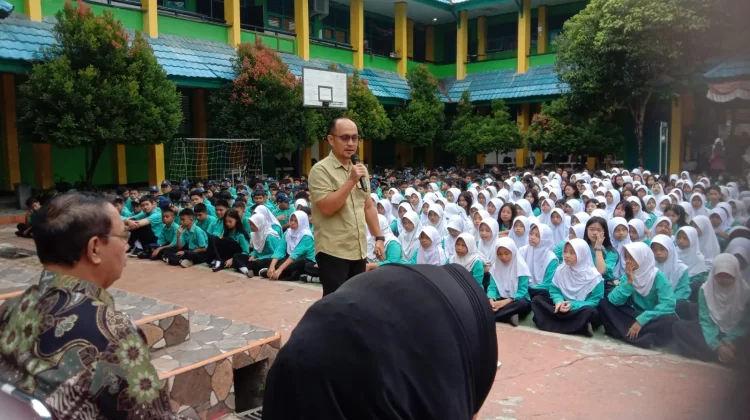 Pengawasan Penggunaan Media Sosial di Sekolah Perlu Diperkuat