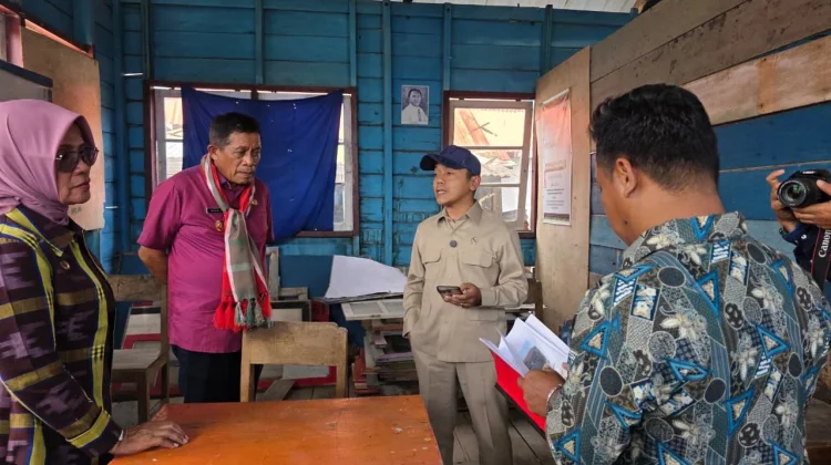 Wamendikdasmen Tinjau Program Pendidikan di Wakatobi