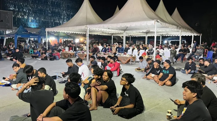 Pemkot Kendari Gelar Nobar Sepak Bola dengan Pangan Murah