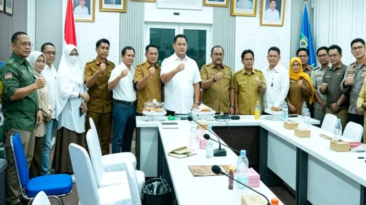 Sinergi Pemkab Bombana dengan Jhonlin Dukung Petani Tebu