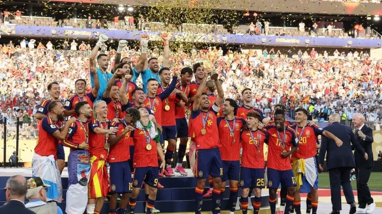 Madrid Berpesta Sambut Juara Dunia Spanyol