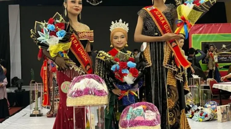 Siswi MTsN 1 Kendari Raih Juara Umum Pesona Wastra Indonesia Tingkat Nasional