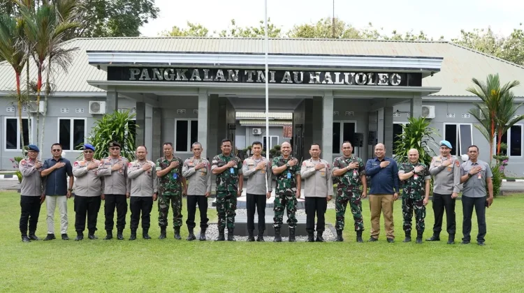 Kapolda Sultra Perkuat Sinergi dengan Lanud Halu Oleo Jaga Stabilitas Keamanan