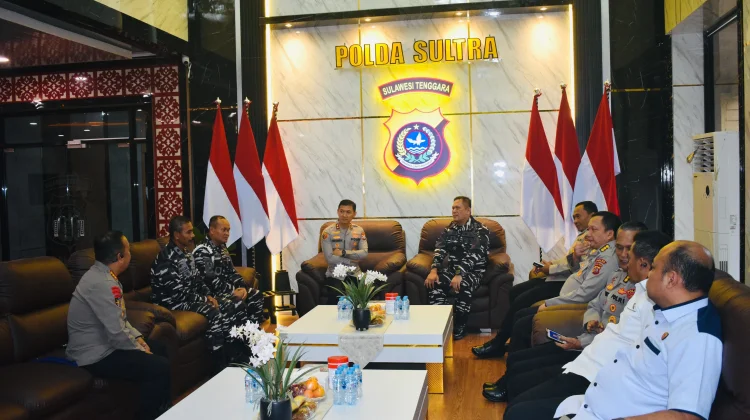 Sambut Danlanal Kendari yang Baru, Kapolda Sultra Bahas Isu Keamanan Maritim