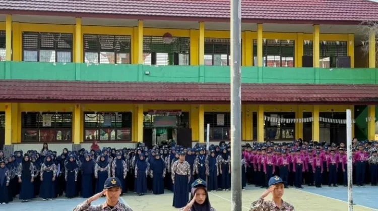 Upacara Hari Anak Nasional ke-42 di SMPN 17 Kendari Berlangsung Khidmat