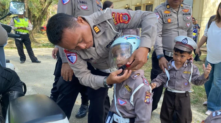 Ditlantas Polda Sultra Kenalkan Tertib Berlalu Lintas Kepada Murid TK